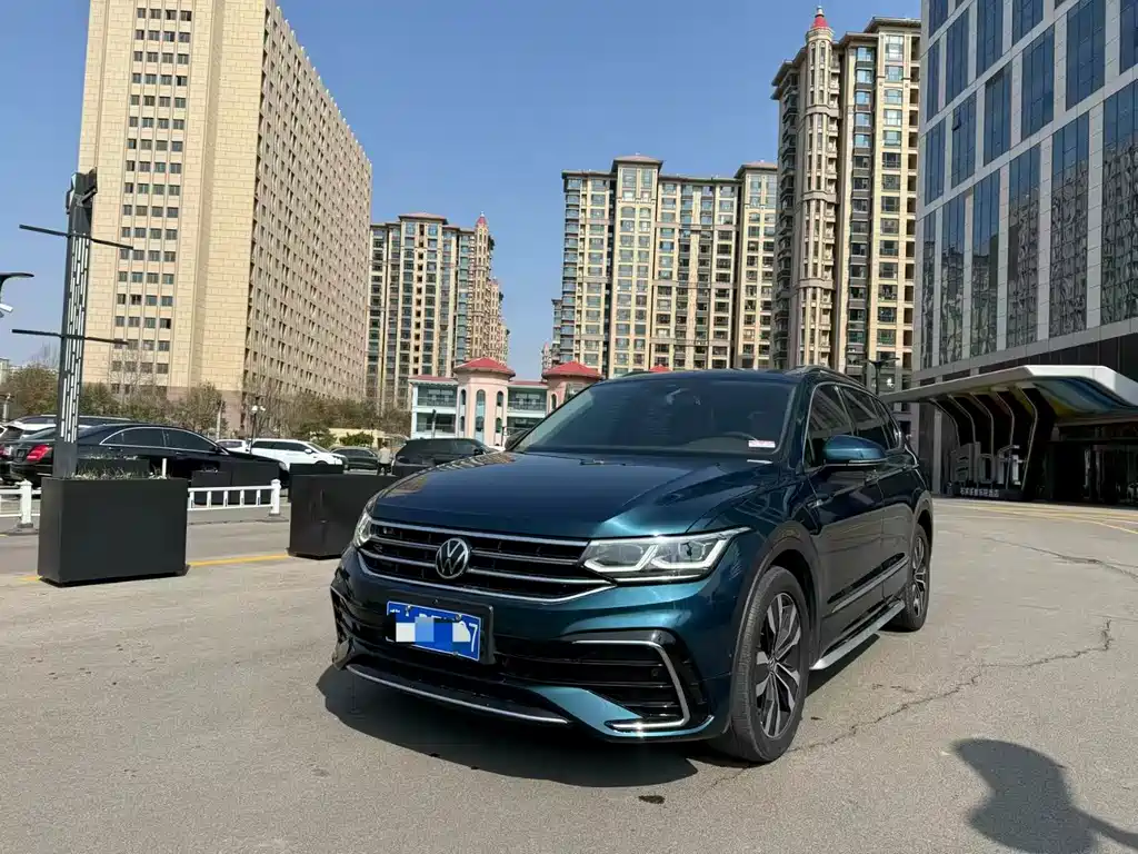 Volkswagen Tiguan L 2021 — фото 1
