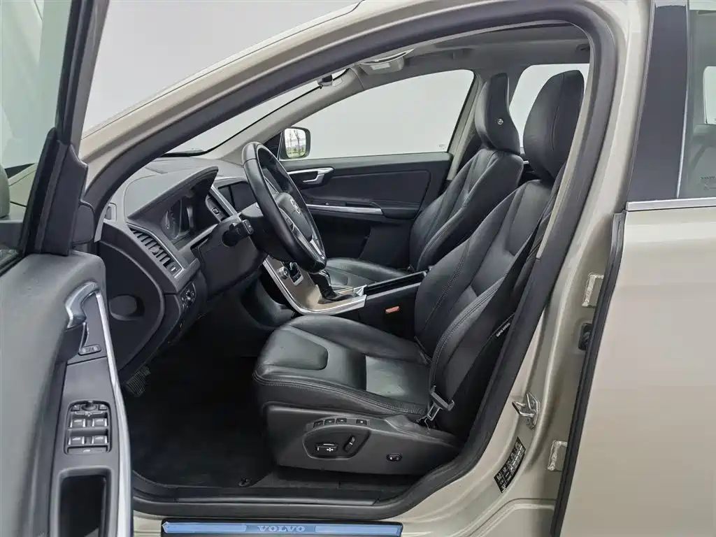 Volvo XC60 2017 — фото 10