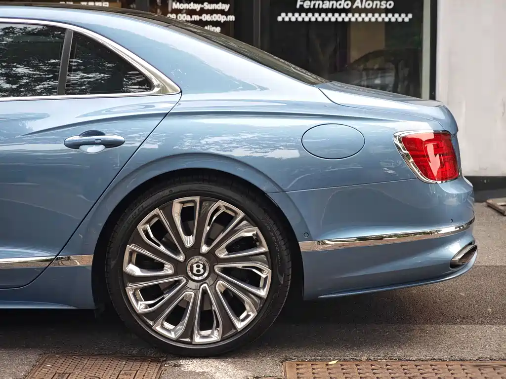 Bentley Flying Spur PHEV 2025 — фото 5