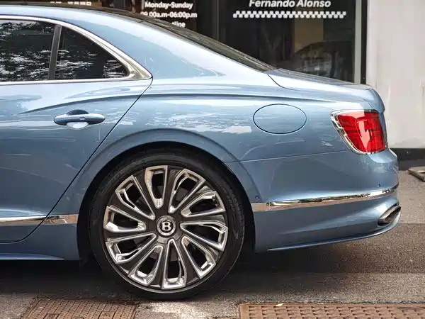Bentley Flying Spur Plug-In Hybrid 2025