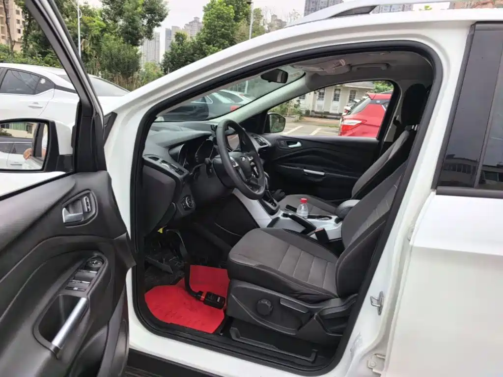 Ford Kuga 2015 — фото 16