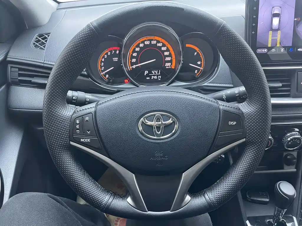 Toyota Yaris L 2023 — фото 9