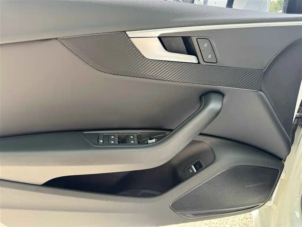 Audi A4L 2019 — фото 24
