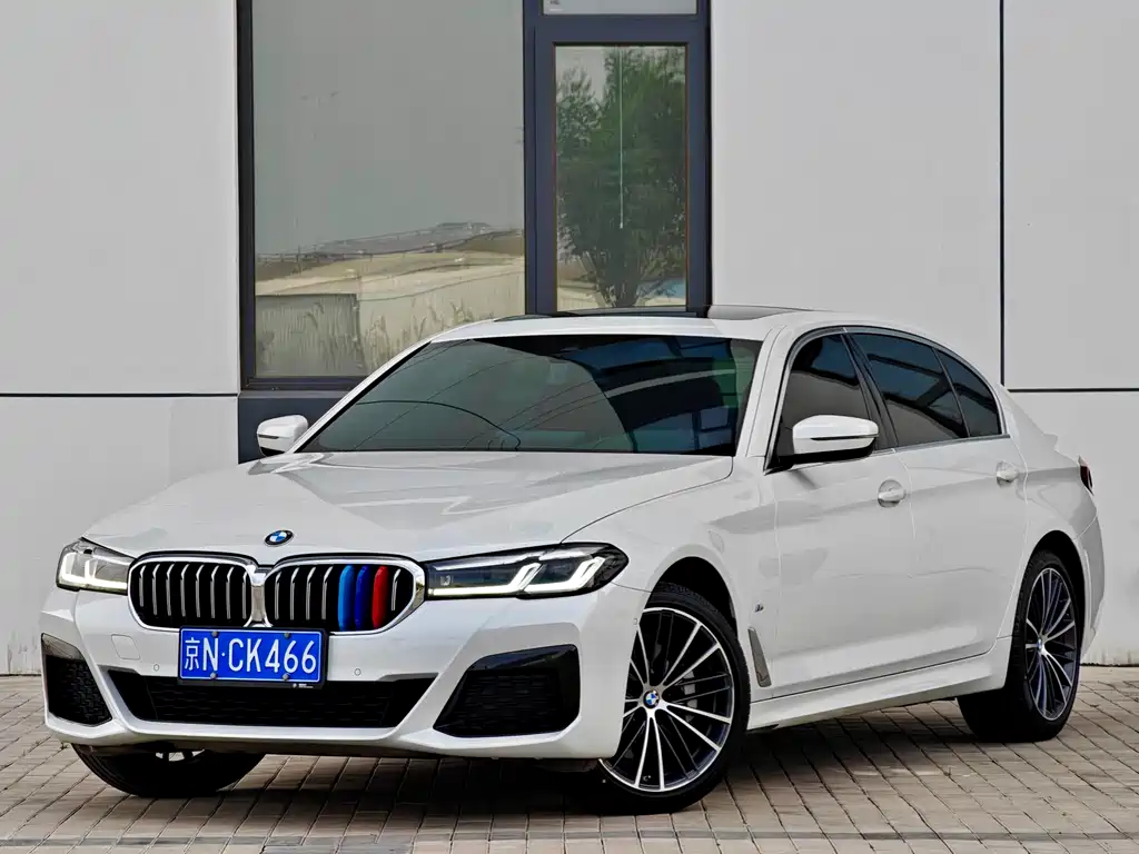 BMW 5 Series 2021 — фото 1