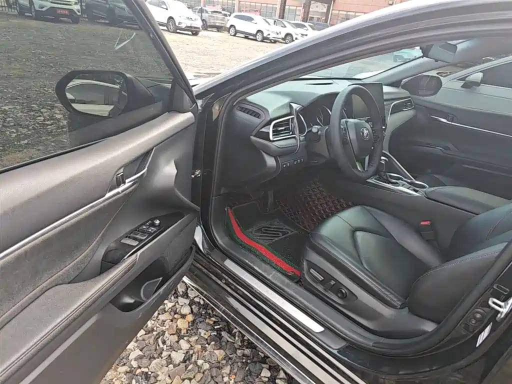 Toyota Camry 2023 — фото 15