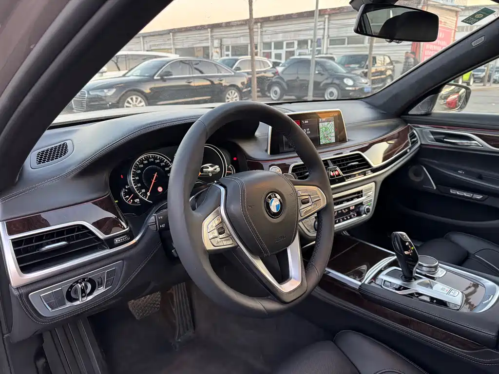 BMW 7 Series 2016 — фото 8