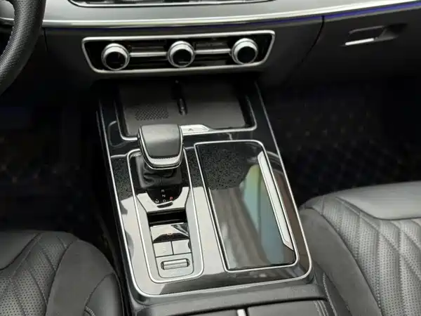 Hongqi HS5 2023