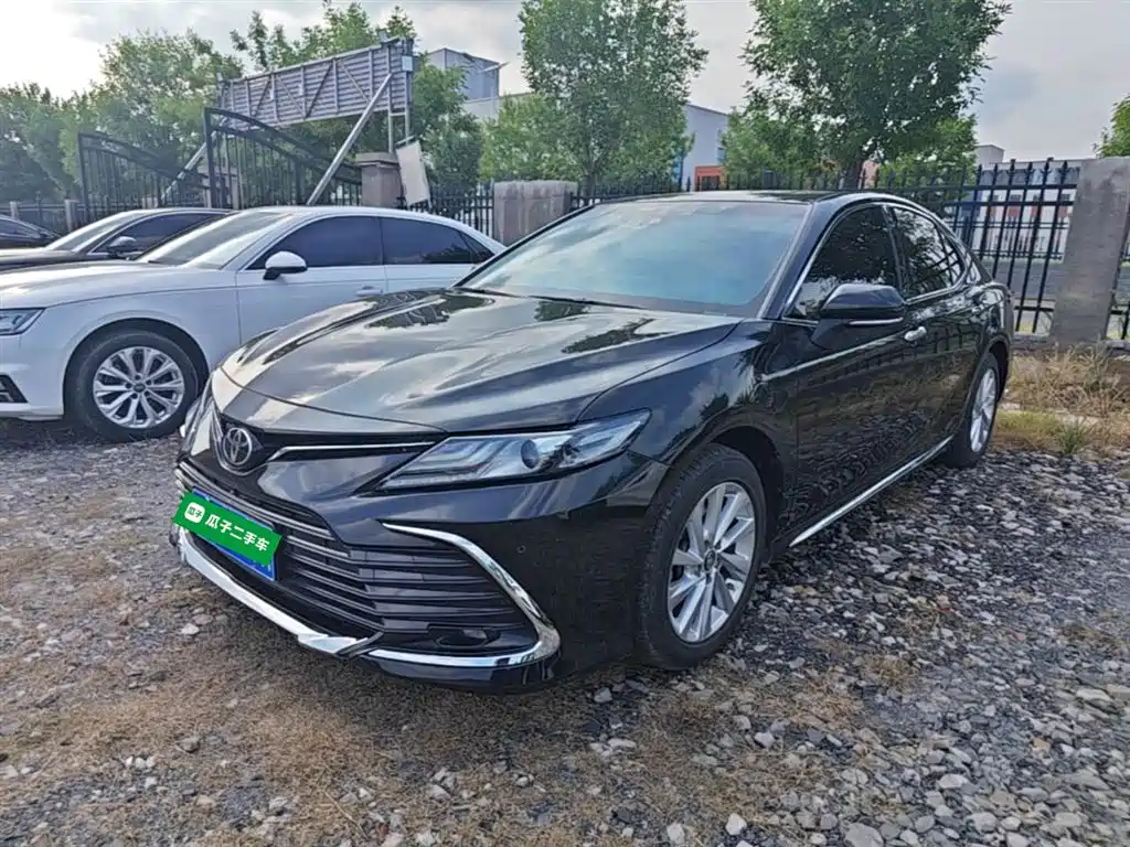 Toyota Camry 2023 — фото 1
