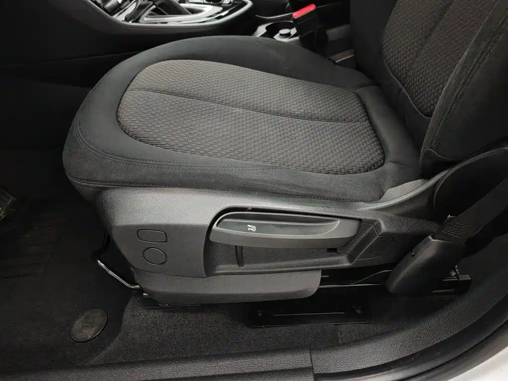 BMW 2 Series Active Tourer 2017 — фото 20
