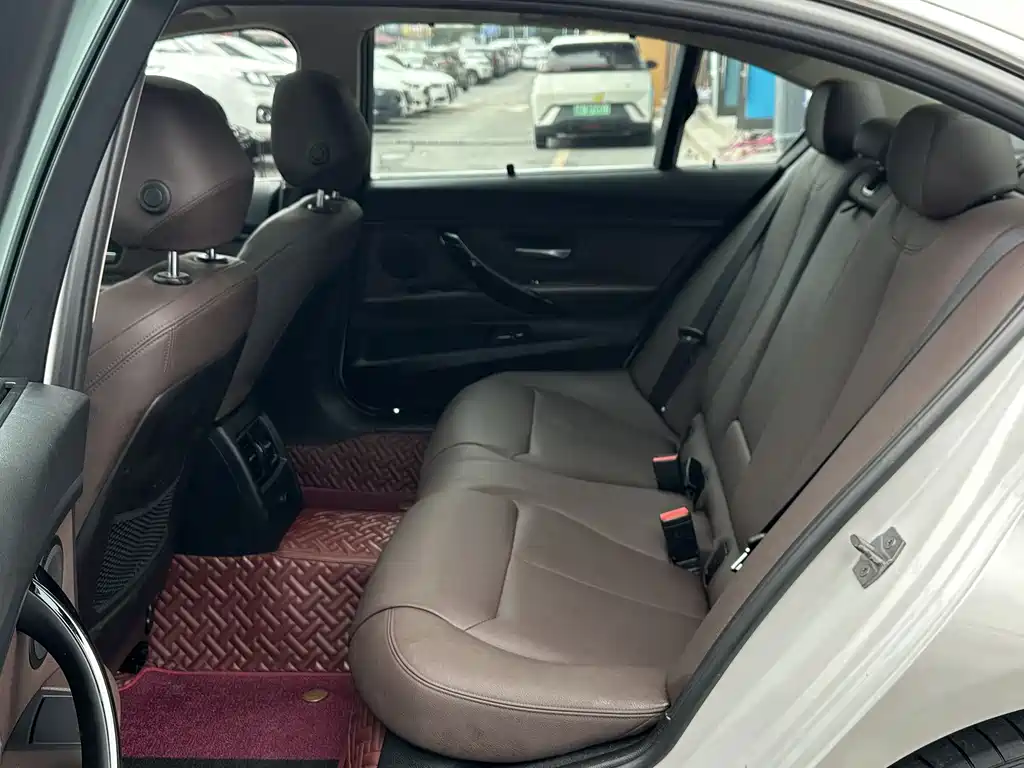BMW 3 Series 2018 — фото 13