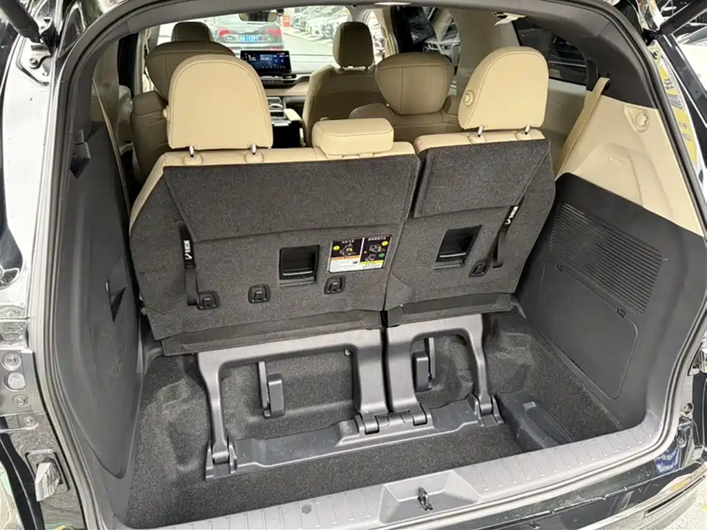 Toyota Sienna 2023 — фото 20