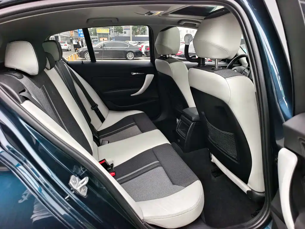 BMW 1 Series 2015 — фото 16
