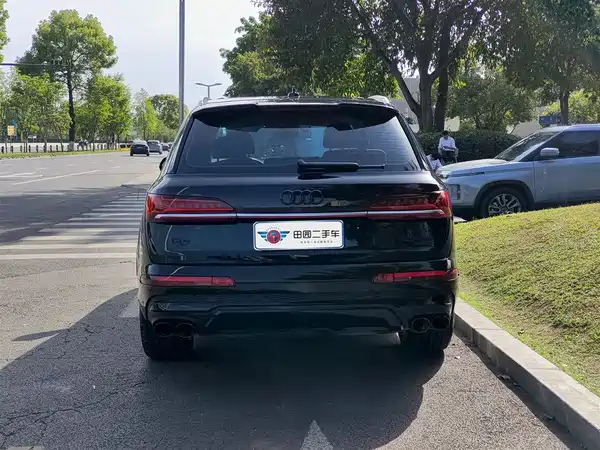 Audi Q7 2024