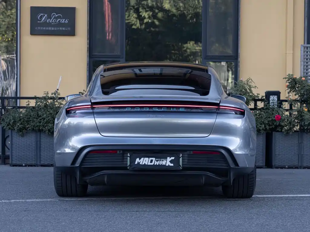 Porsche Taycan 2024