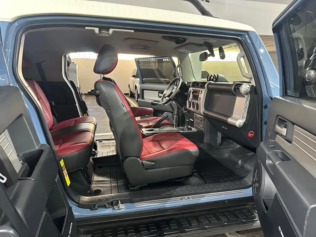 Toyota FJ Cruiser 2020 — фото 10