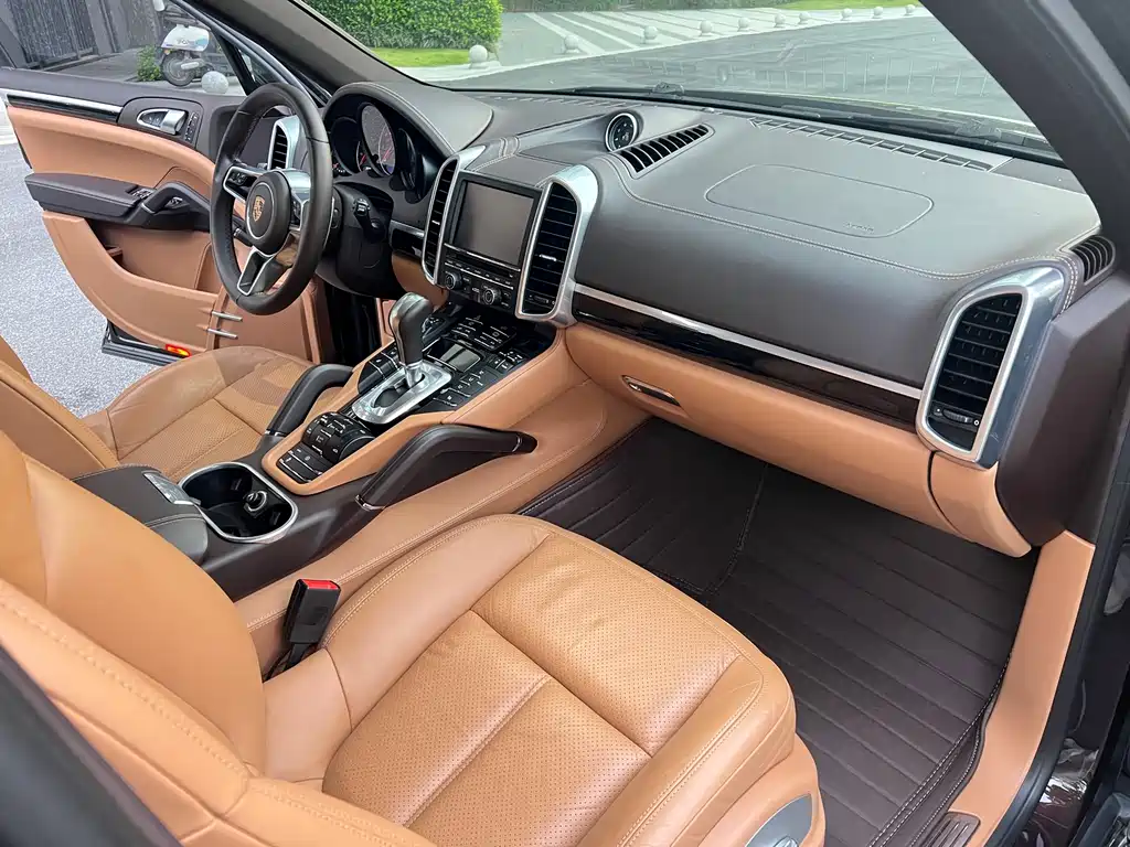 Porsche Cayenne 2016 — фото 18