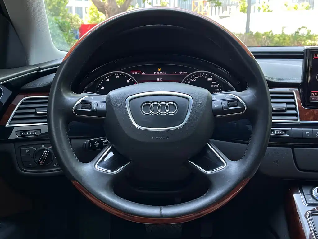 Audi A8 2011