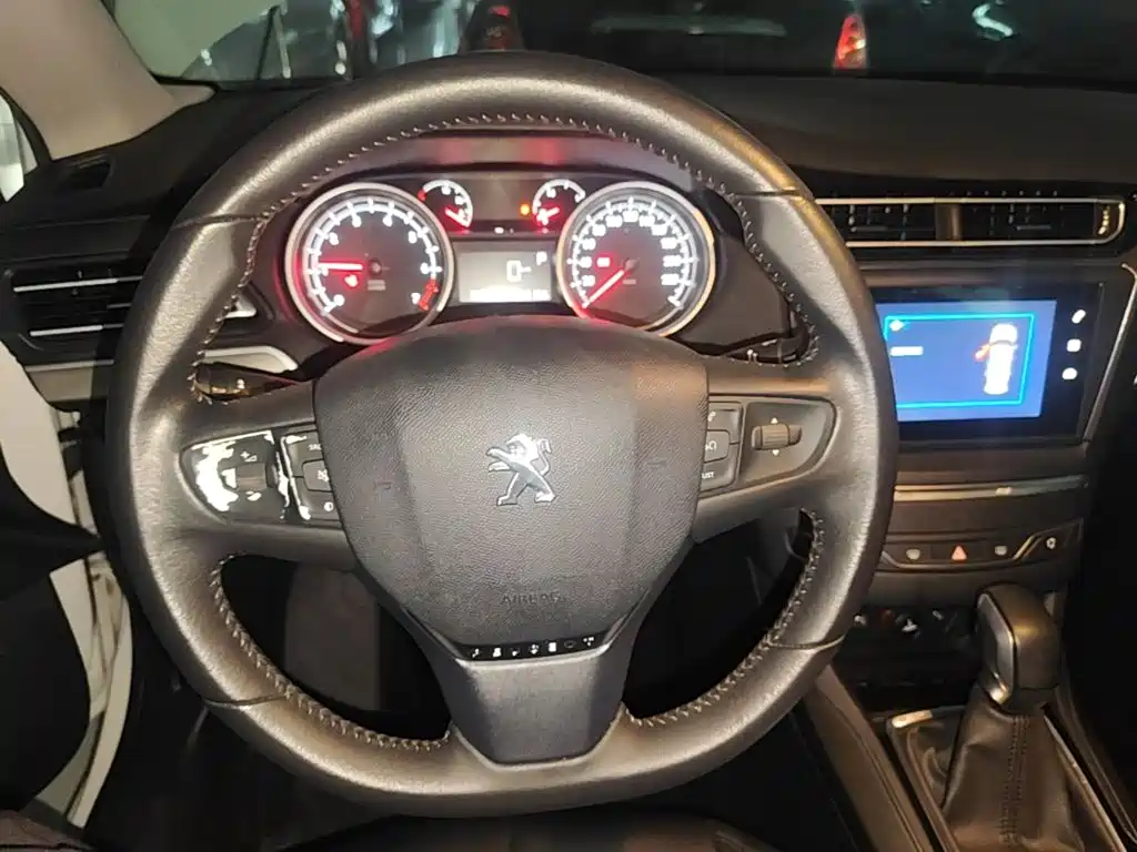 Peugeot 408 2018 — фото 11