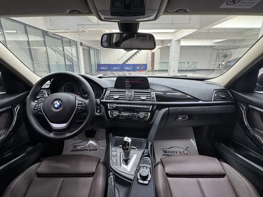 BMW 3 Series 2018 — фото 9