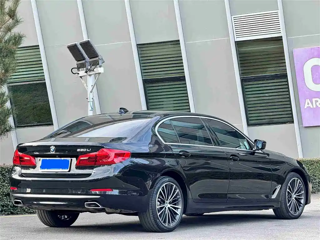 BMW 5 Series 2020 — фото 15