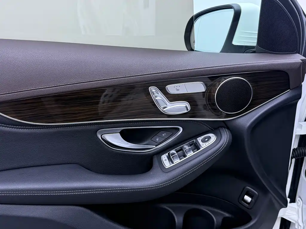 Mercedes-Benz GLC 2018 — фото 11