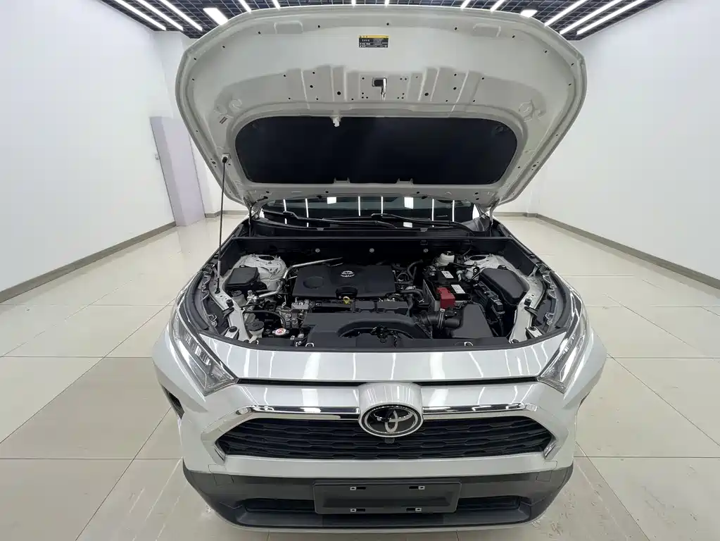 Toyota RAV4 2021 — фото 10