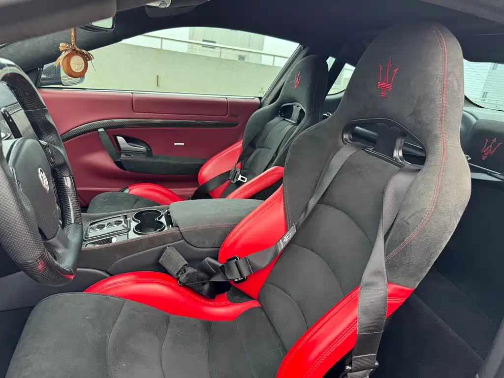 Maserati GranTurismo 2015 — фото 15
