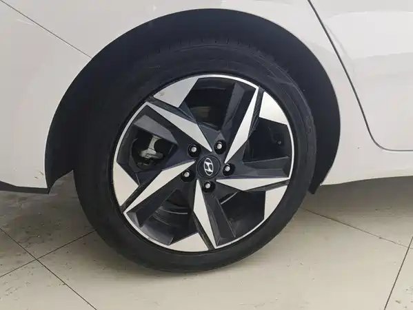 Hyundai Elantra 2021