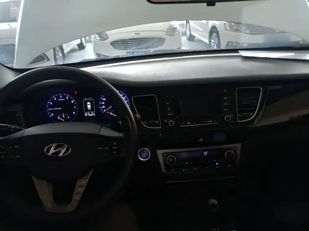 Hyundai Mistra 2015 — фото 10