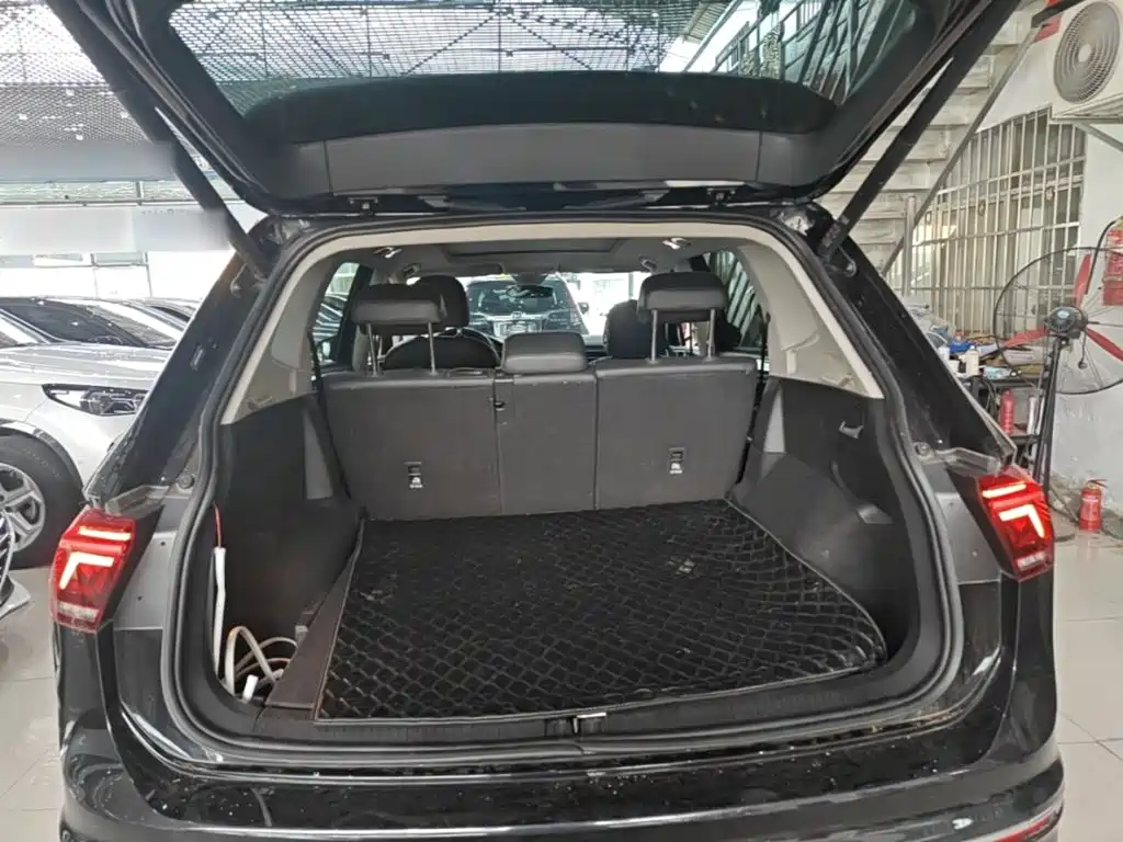 Volkswagen Tiguan L 2023 — фото 19
