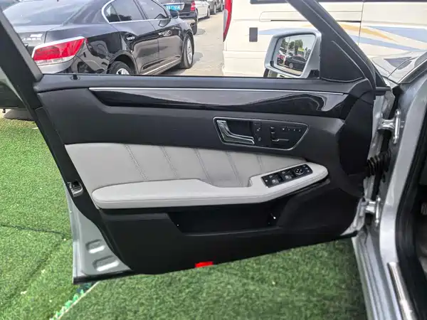 Mercedes-Benz E-Class 2012
