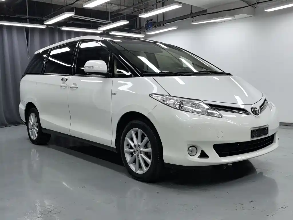 Toyota Previa 2017 — фото 3