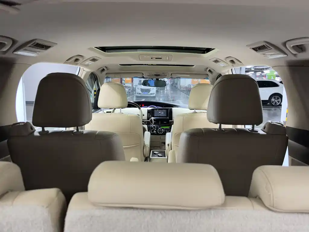 Toyota Previa 2017 — фото 14