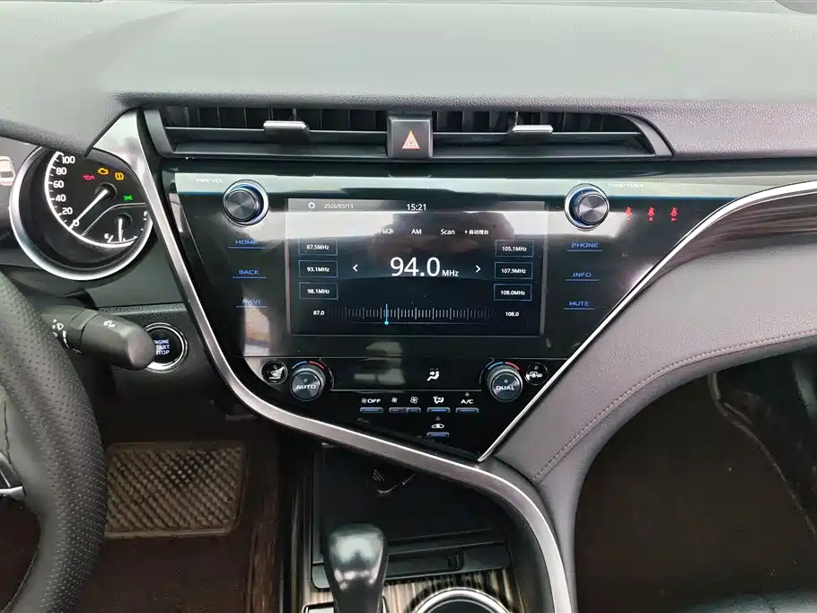 Toyota Camry 2021 — фото 13