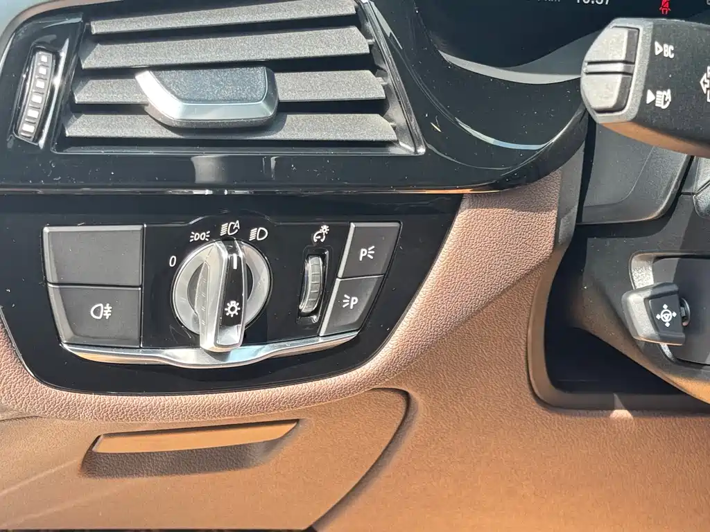 BMW 5 Series 2022 — фото 16