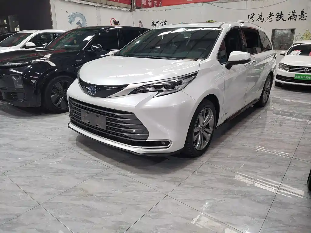 Toyota Sienna 2023 — фото 1