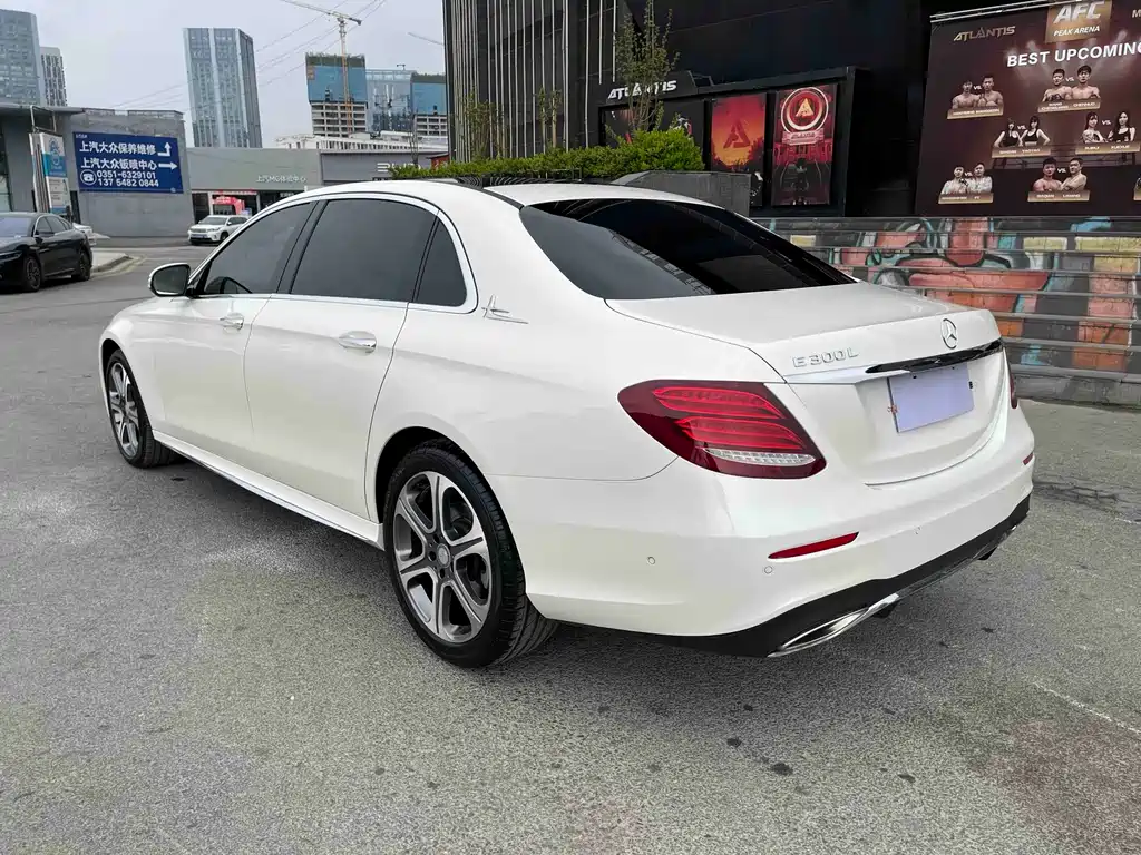 Mercedes-Benz E-Class 2017 — фото 18