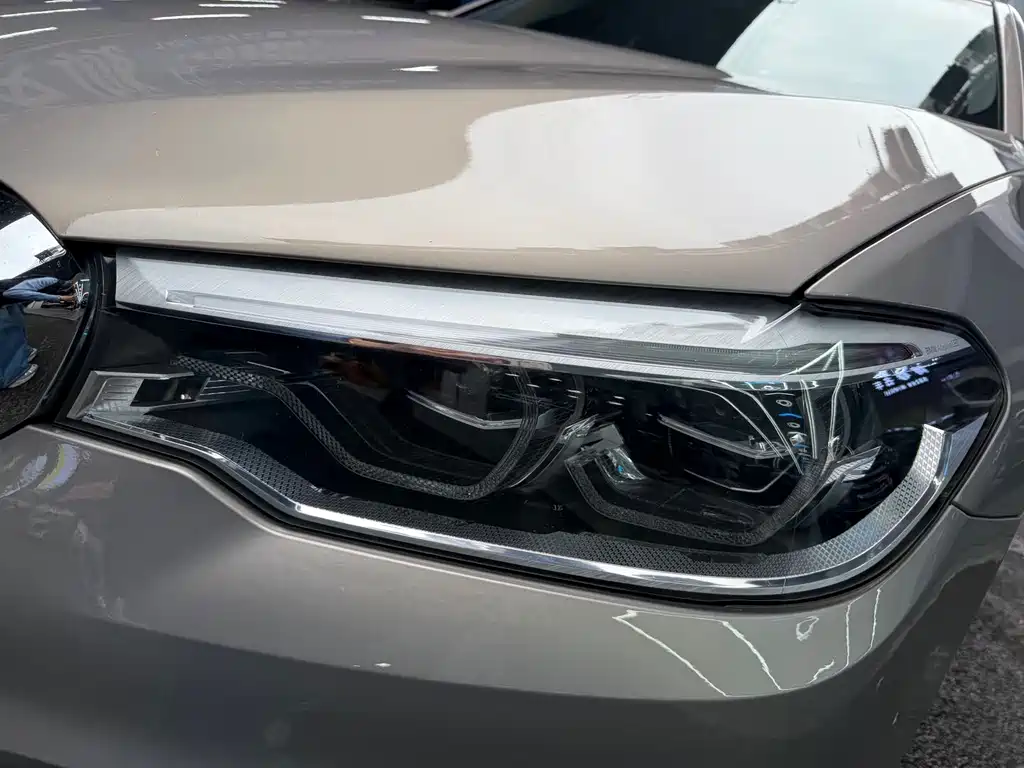 BMW 5 Series New Energy 2019 — фото 3