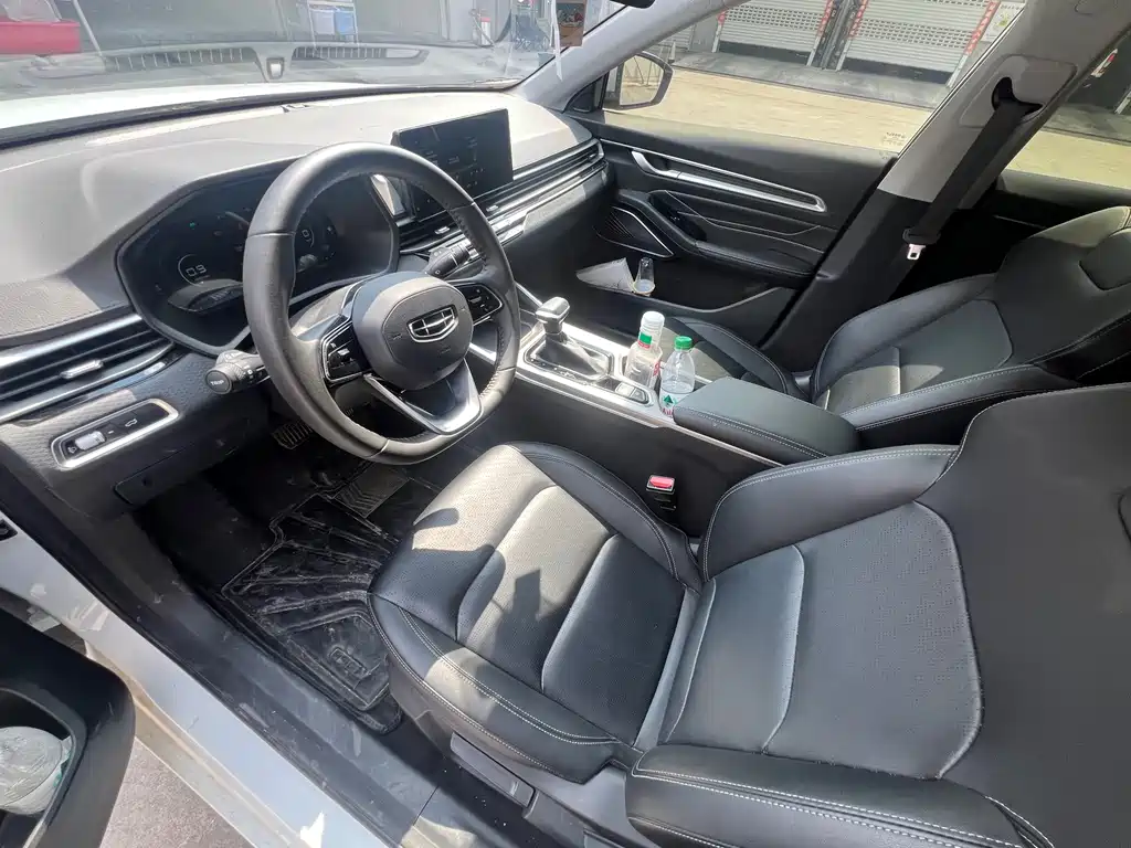 Geely Emgrand 2023