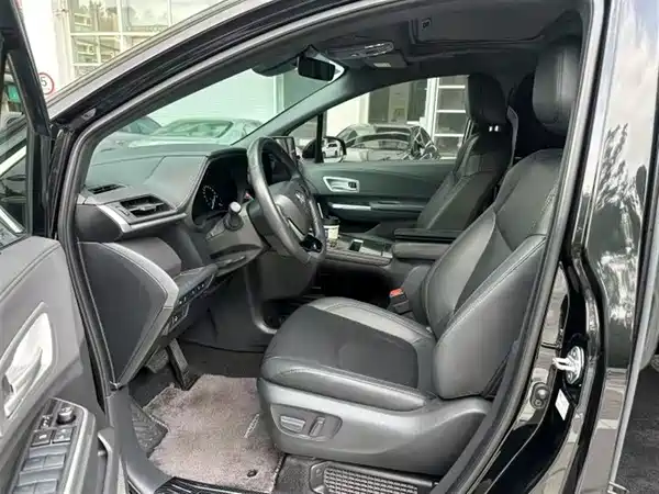 Toyota Sienna 2023