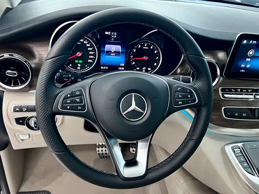 Mercedes-Benz V-Class 2023 — фото 15