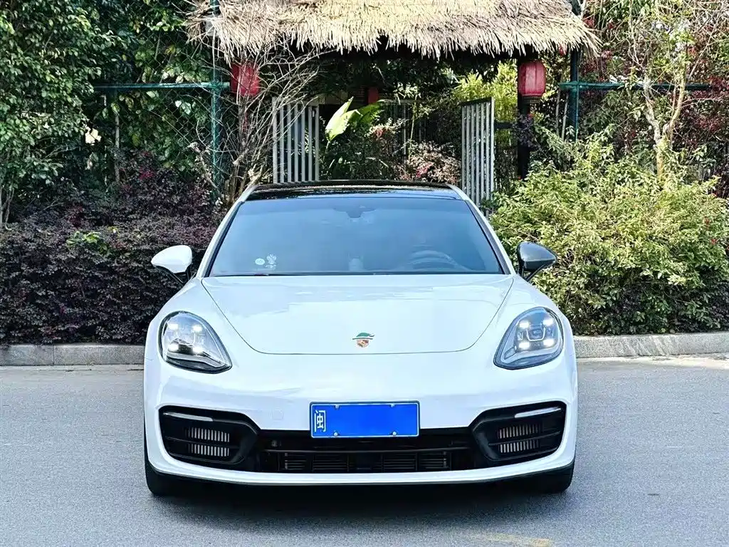 Porsche Panamera 2023