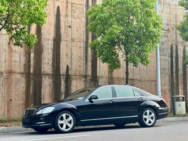 Mercedes-Benz S-Class 2012