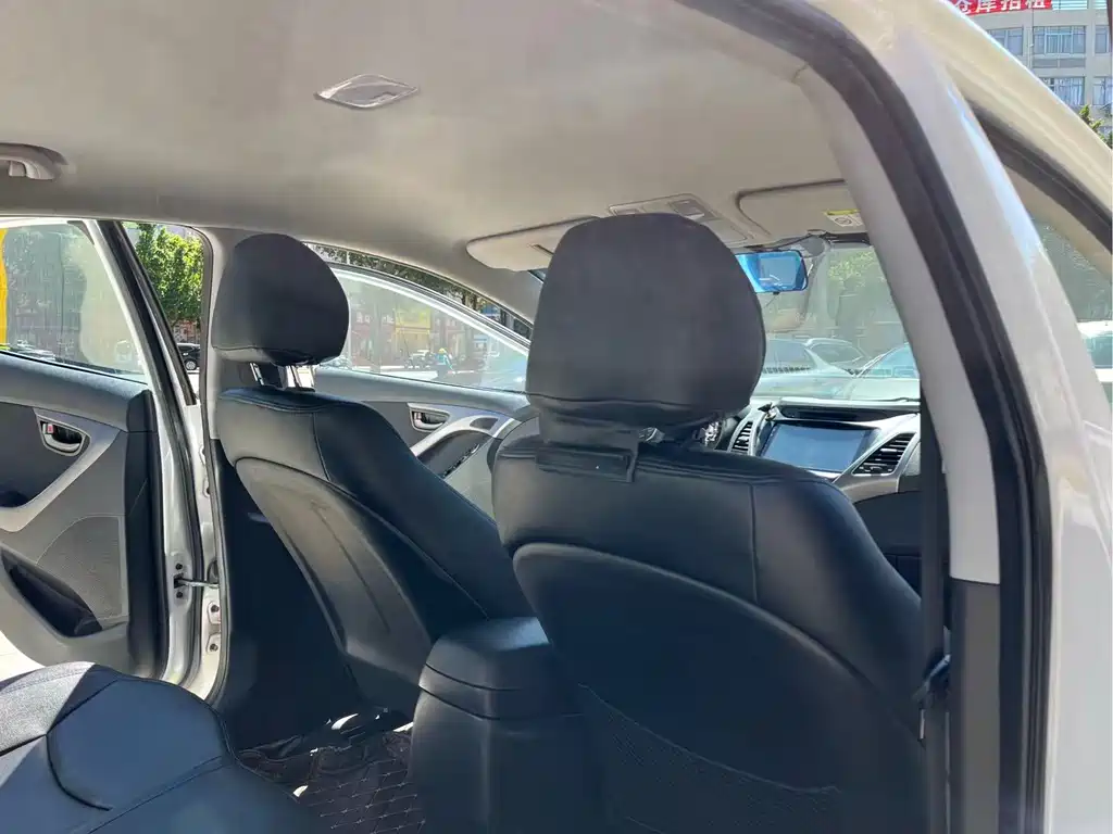 Hyundai Elantra Langdong 2018 — фото 20