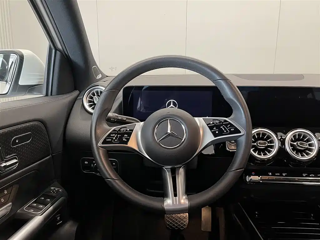 Mercedes-Benz GLA 2024 — фото 13