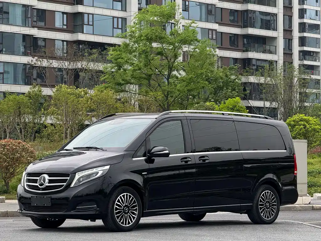 Mercedes-Benz V-Class 2018 — фото 1