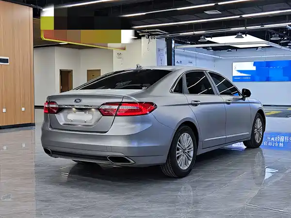 Ford Taurus 2017