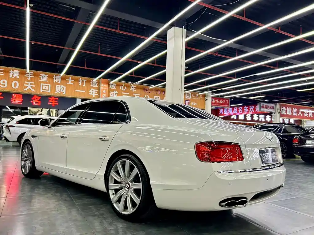Bentley Flying Spur 2016 — фото 15