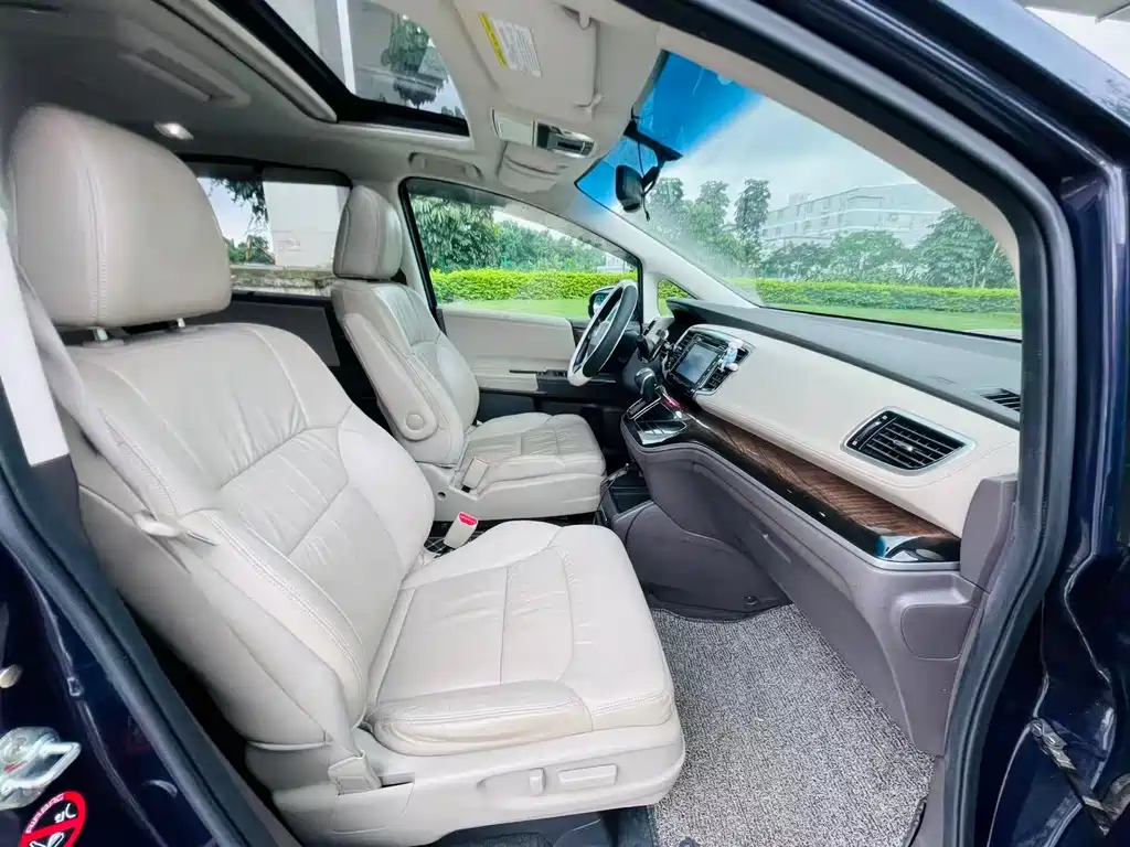 Honda Odyssey 2015 — фото 10