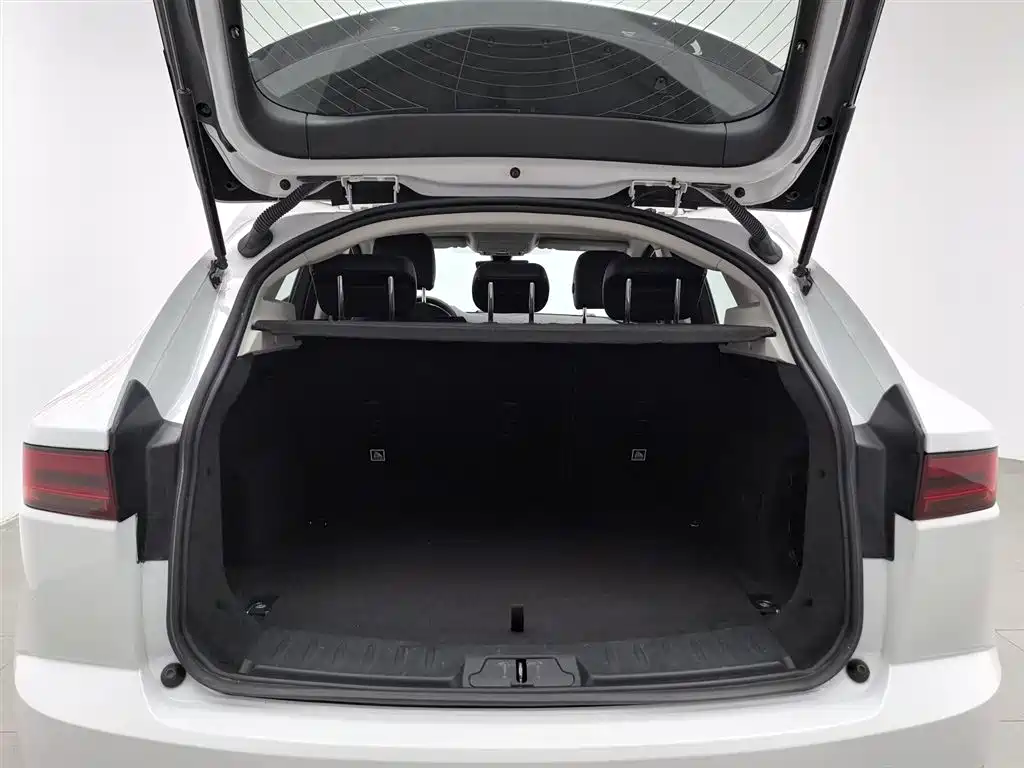 Jaguar E-PACE 2021 — фото 16